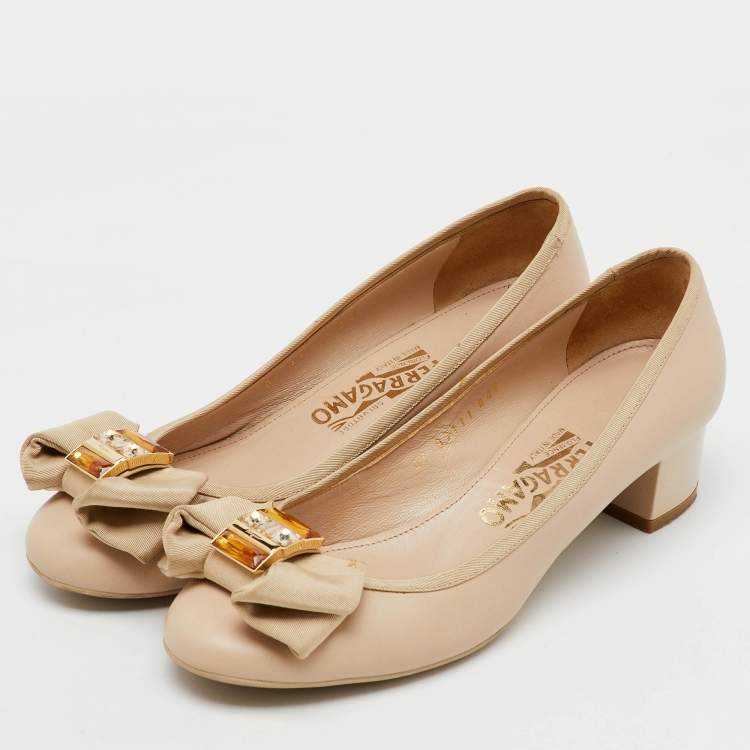 Pre Owned Salvatore Ferragamo Beige Leather Crystal Bow Block Heel Pumps Size 37