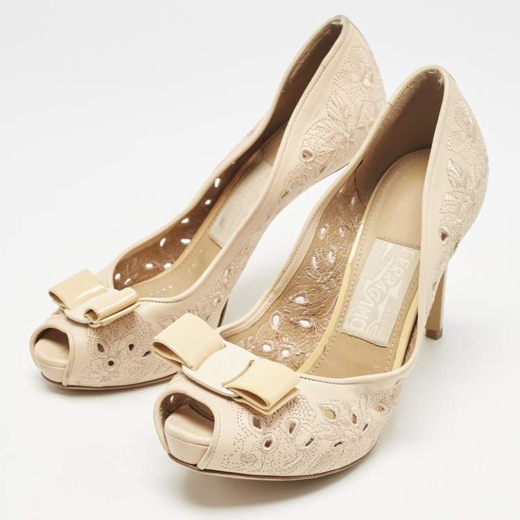 Pre Owned Salvatore Ferragamo Peach Floral Embroidered Leather Vara Bow Peep Toe Pumps Size 38
