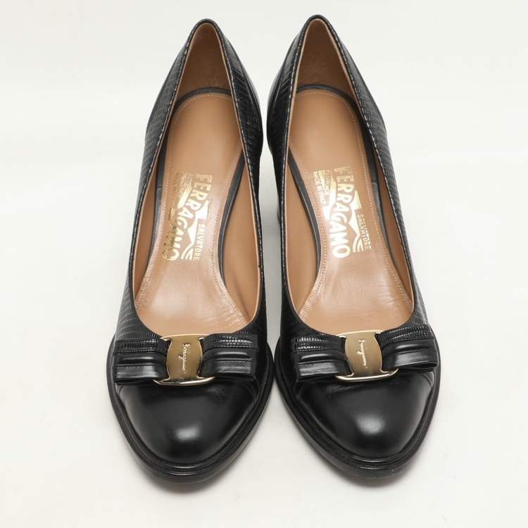 Pre Owned Salvatore Ferragamo Black Lizard Embossed Leather Vara Bow Block Heels Pumps Size 39