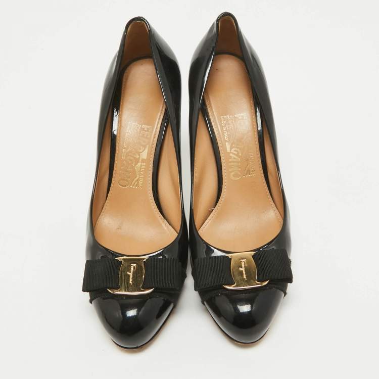 Pre Owned Salvatore Ferragamo Black Patent Leather Vara Bow Pumps Size 37