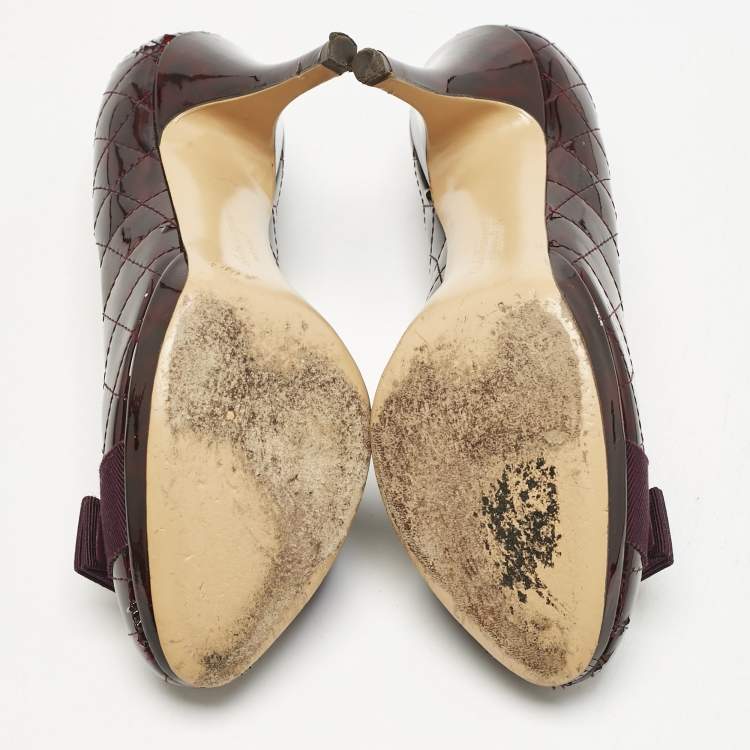 Pre Owned Salvatore Ferragamo Burgundy Quilted Patent Leather Vara Bow Pumps Size 36.5