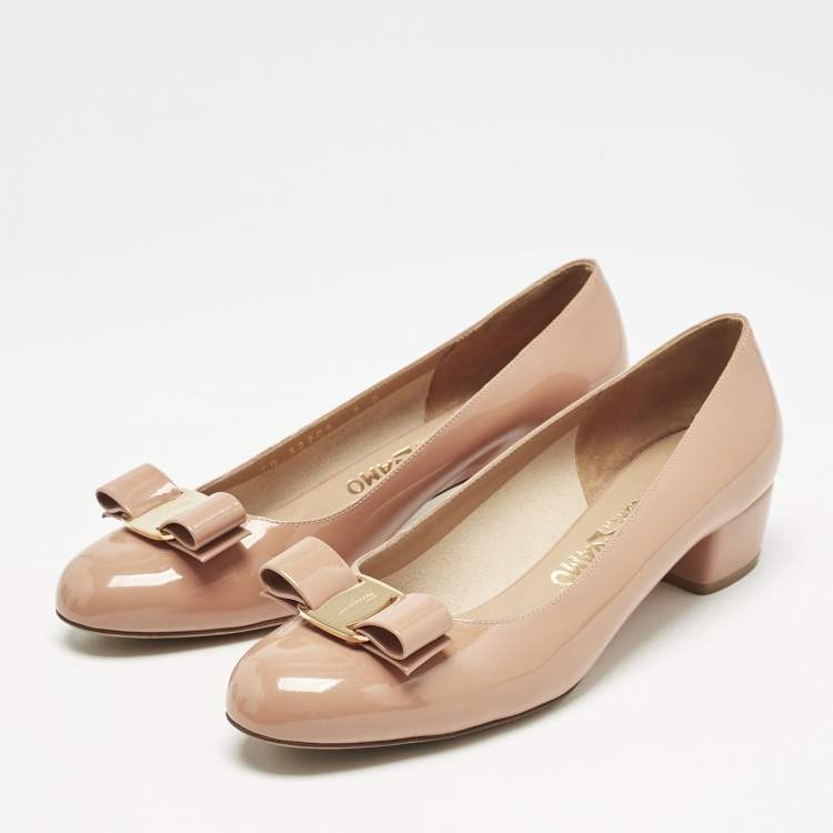 Pre Owned Salvatore Ferragamo Beige Patent Leather Vara Bow Pumps Size 37.5