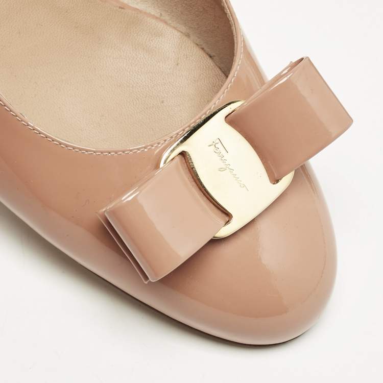 Pre Owned Salvatore Ferragamo Beige Patent Leather Vara Bow Pumps Size 37.5