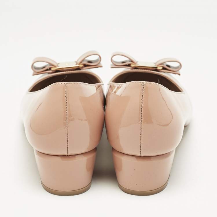 Pre Owned Salvatore Ferragamo Beige Patent Leather Vara Bow Pumps Size 37.5