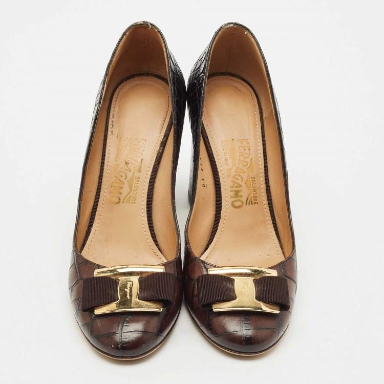Pre Owned Salvatore Ferragamo Brown Alligator Leather Vara Bow Block Heel Pumps Size 39.5