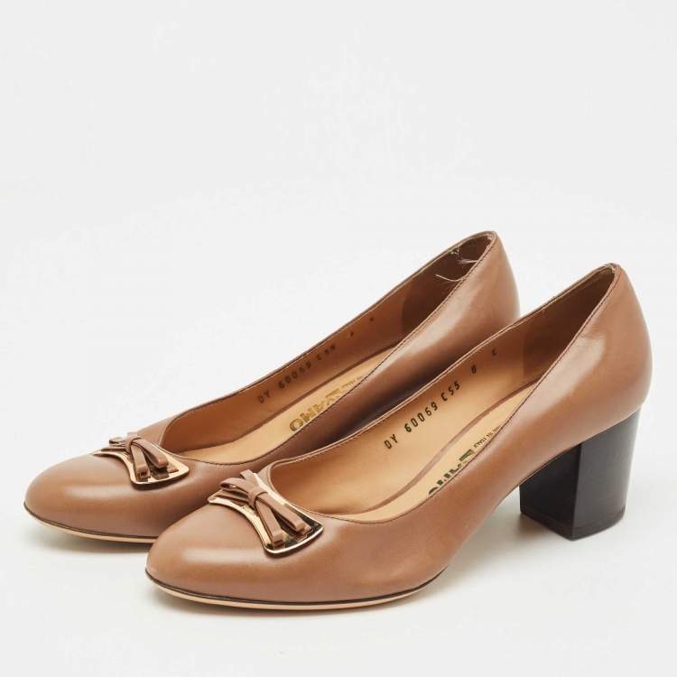 Pre Owned Salvatore Ferragamo Brown Leather Vara Bow Pumps Size 38.5