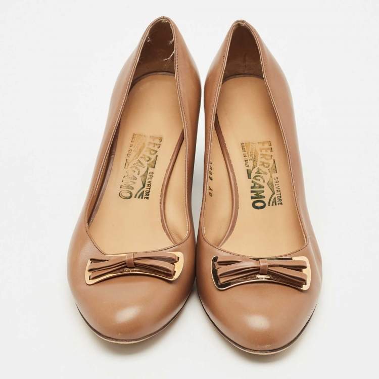 Pre Owned Salvatore Ferragamo Brown Leather Vara Bow Pumps Size 38.5