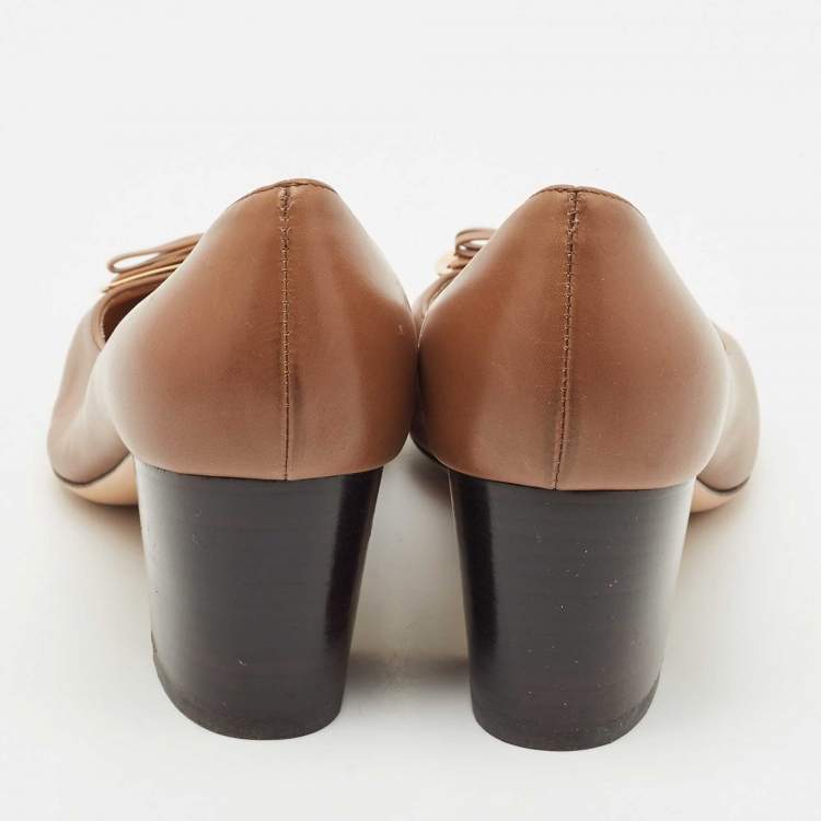 Pre Owned Salvatore Ferragamo Brown Leather Vara Bow Pumps Size 38.5