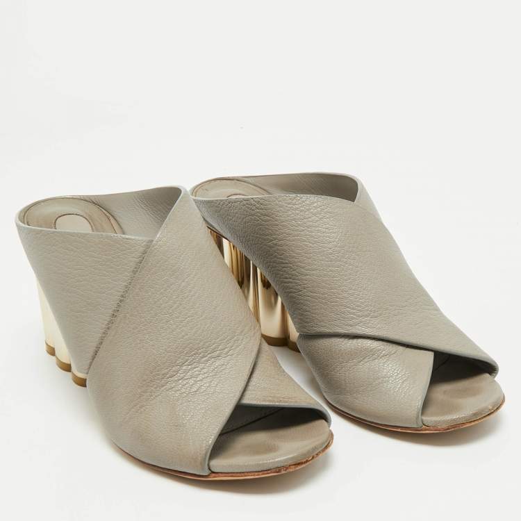 Pre Owned Salvatore Ferragamo Grey Leather Lasa Slide Sandals Size 37.5