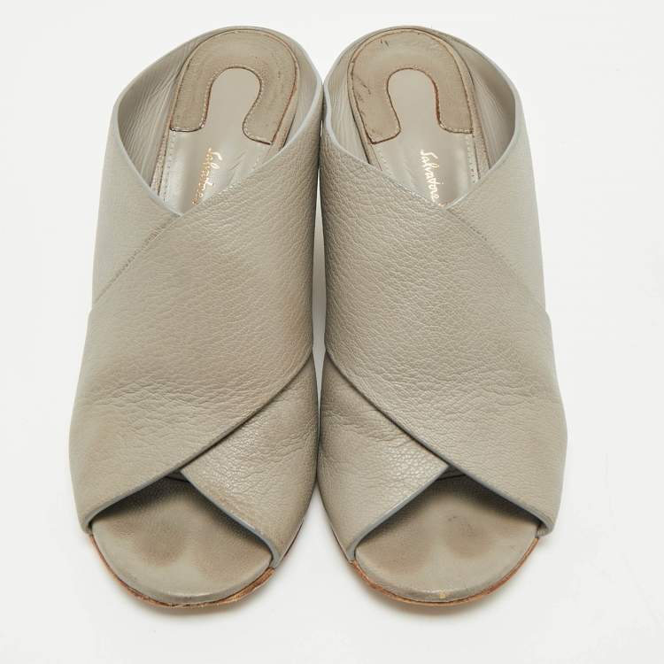 Pre Owned Salvatore Ferragamo Grey Leather Lasa Slide Sandals Size 37.5