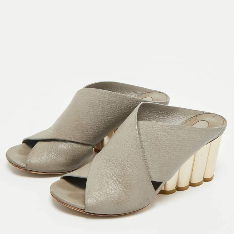 Pre Owned Salvatore Ferragamo Grey Leather Lasa Slide Sandals Size 37.5
