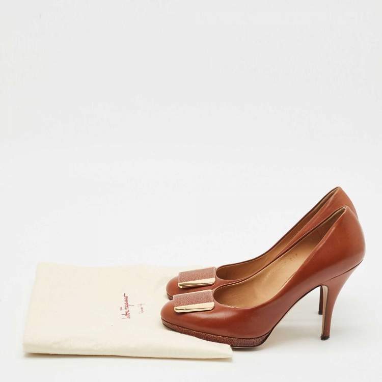 Pre Owned Salvatore Ferragamo Brown Leather Buckle Detail Pumps Size 39