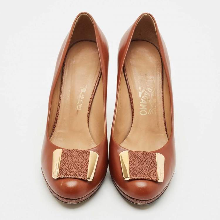 Pre Owned Salvatore Ferragamo Brown Leather Buckle Detail Pumps Size 39