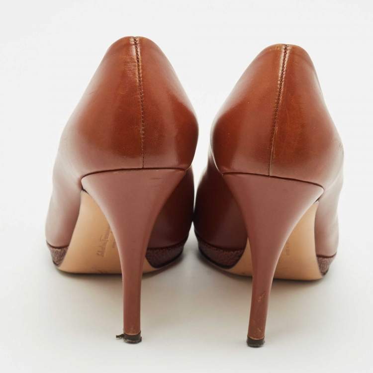Pre Owned Salvatore Ferragamo Brown Leather Buckle Detail Pumps Size 39