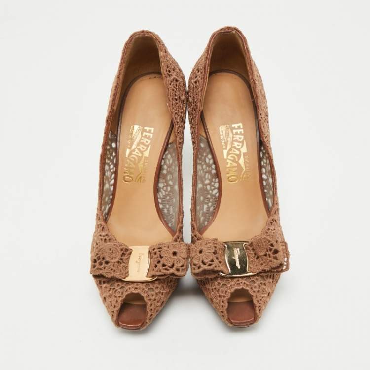 Pre Owned Salvatore Ferragamo Brown Lace Bonita Platform Peep Toe Pumps Size 38.5
