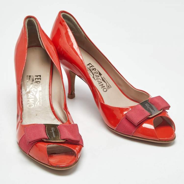 Pre Owned Salvatore Ferragamo Coral Orange Patent Leather Vara Bow Peep Toe Pumps Size 38.5