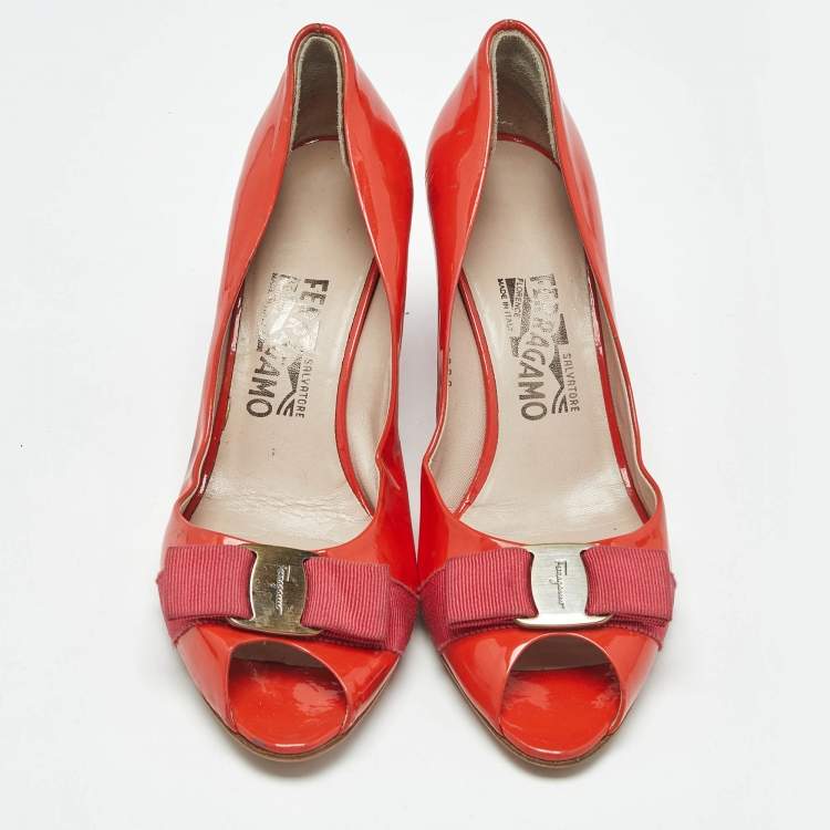 Pre Owned Salvatore Ferragamo Coral Orange Patent Leather Vara Bow Peep Toe Pumps Size 38.5