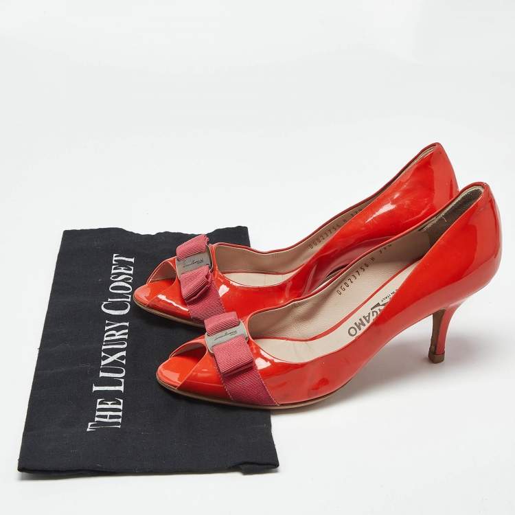 Pre Owned Salvatore Ferragamo Coral Orange Patent Leather Vara Bow Peep Toe Pumps Size 38.5