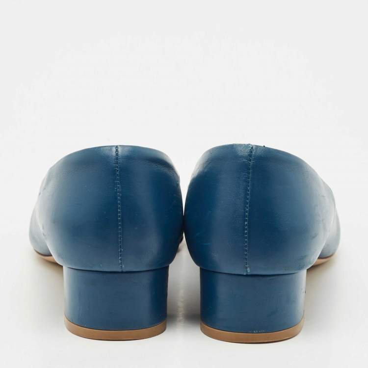 Pre Owned Salvatore Ferragamo Blue Leather Ezia Pumps Size 40