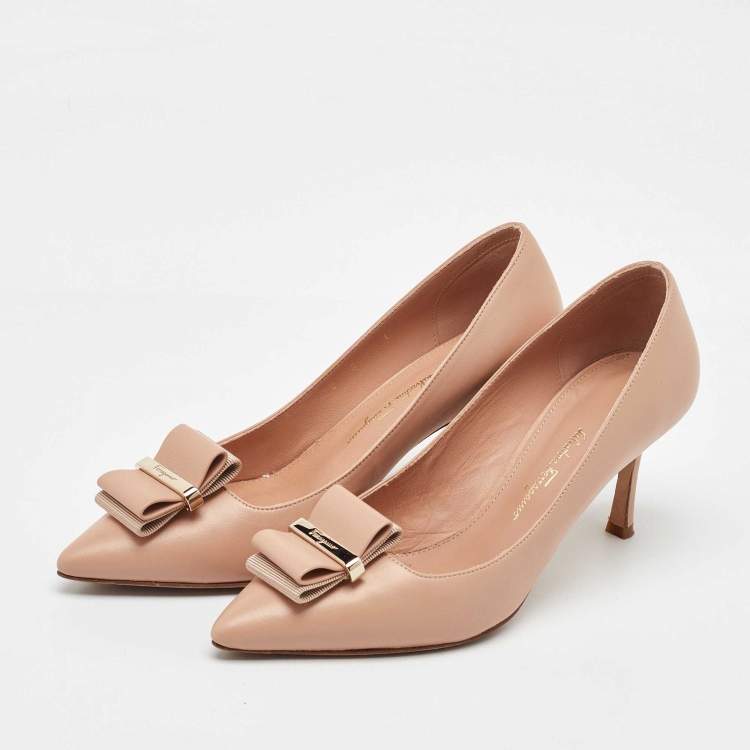 Pre Owned Salvatore Ferragamo Beige Leather Winnie Pumps Size 36.5