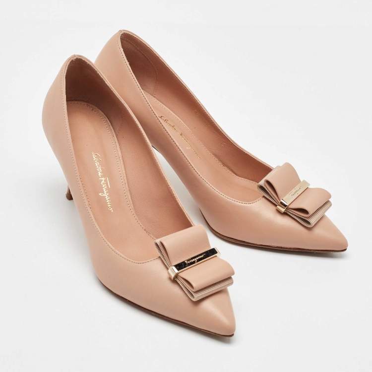 Pre Owned Salvatore Ferragamo Beige Leather Winnie Pumps Size 36.5