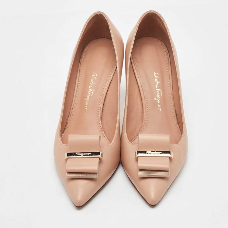 Pre Owned Salvatore Ferragamo Beige Leather Winnie Pumps Size 36.5