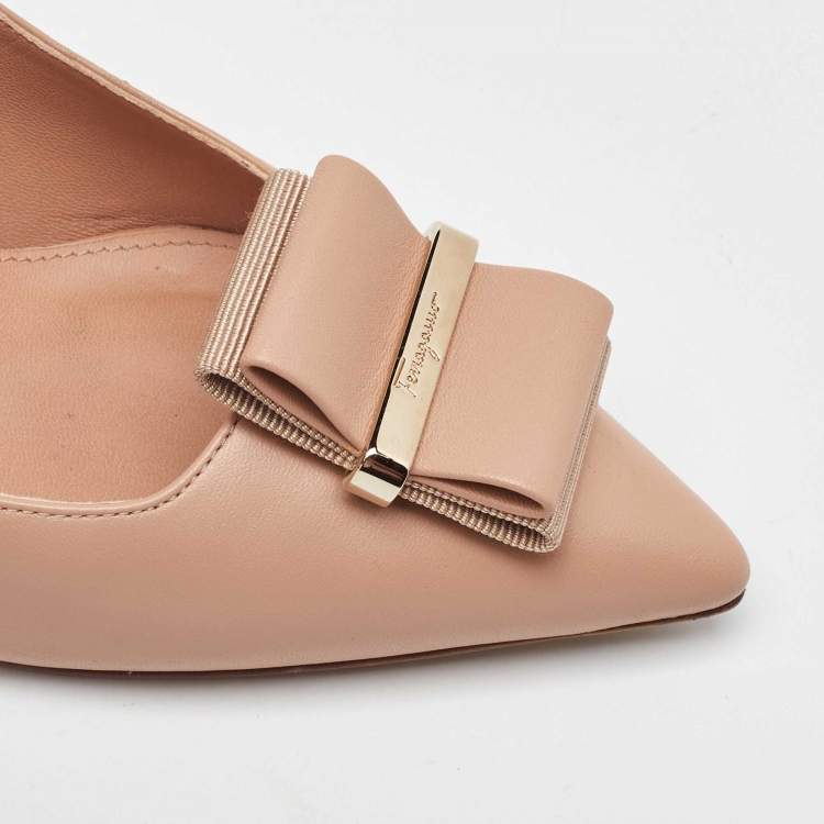 Pre Owned Salvatore Ferragamo Beige Leather Winnie Pumps Size 36.5