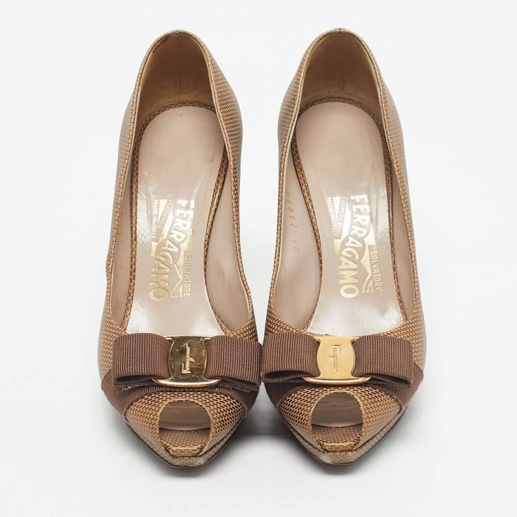 Pre Owned Salvatore Ferragamo Gold Texture Leather Vara Bow Peep Toe Pumps Size 36.5