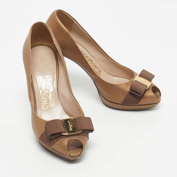 Pre Owned Salvatore Ferragamo Gold Texture Leather Vara Bow Peep Toe Pumps Size 36.5