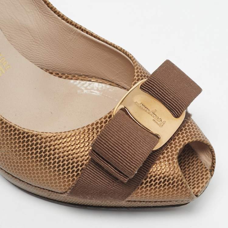 Pre Owned Salvatore Ferragamo Gold Texture Leather Vara Bow Peep Toe Pumps Size 36.5