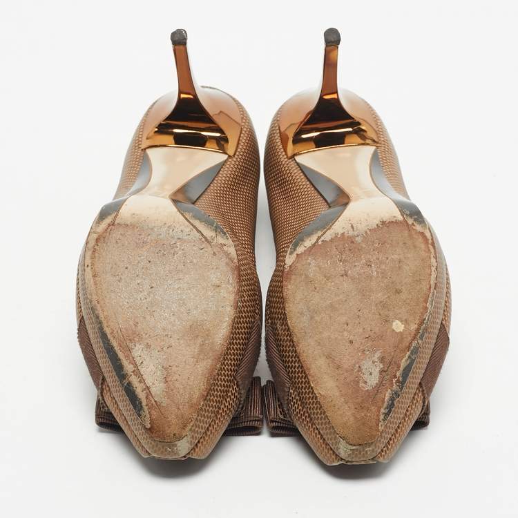 Pre Owned Salvatore Ferragamo Gold Texture Leather Vara Bow Peep Toe Pumps Size 36.5