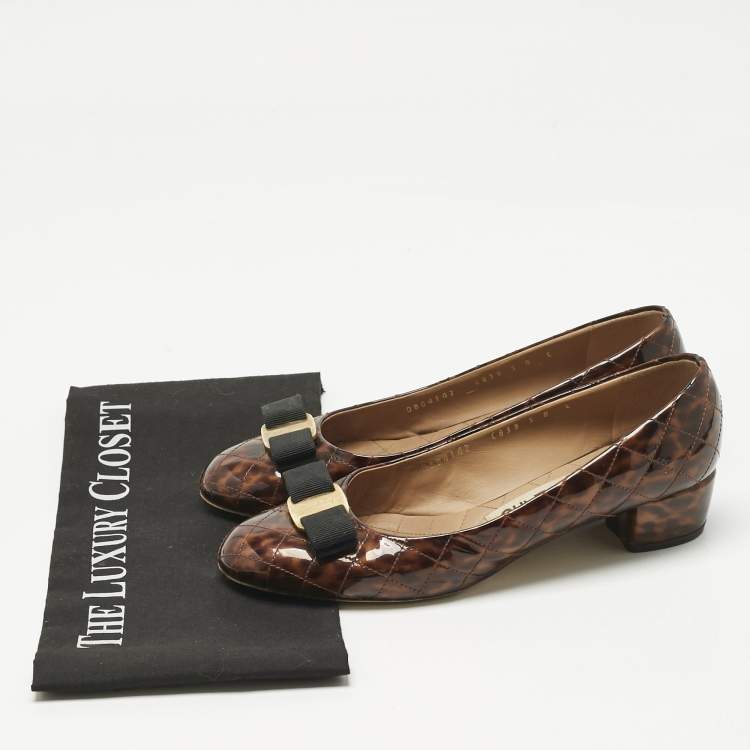 Pre Owned Salvatore Ferragamo Two Tone Patent Leather Vara Bow Block Heel Pumps Size 38.5         
