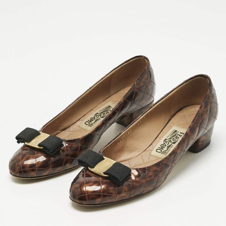 Pre Owned Salvatore Ferragamo Two Tone Patent Leather Vara Bow Block Heel Pumps Size 38.5         