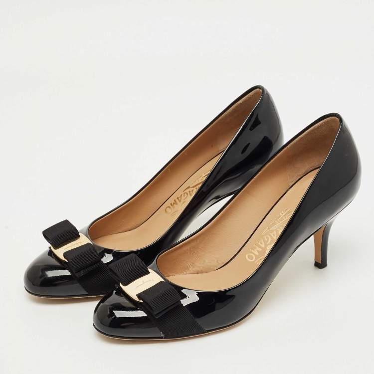 Pre Owned Salvatore Ferragamo Black Patent Leather Vara Bow Pumps Size 37.5