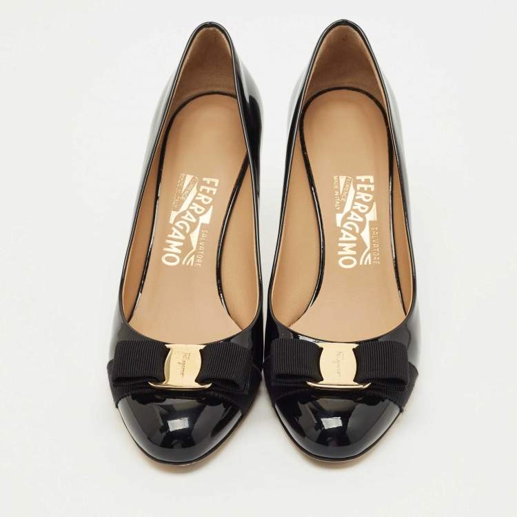 Pre Owned Salvatore Ferragamo Black Patent Leather Vara Bow Pumps Size 37.5