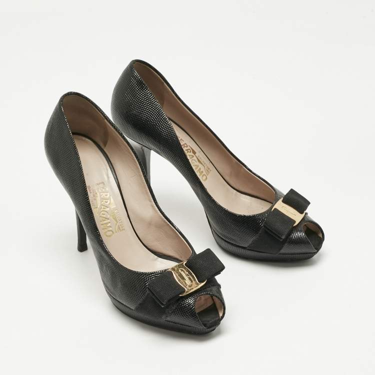 Pre Owned Salvatore Ferragamo Black Lizard Embossed Leather Peep Toe Pumps Size 39.5
