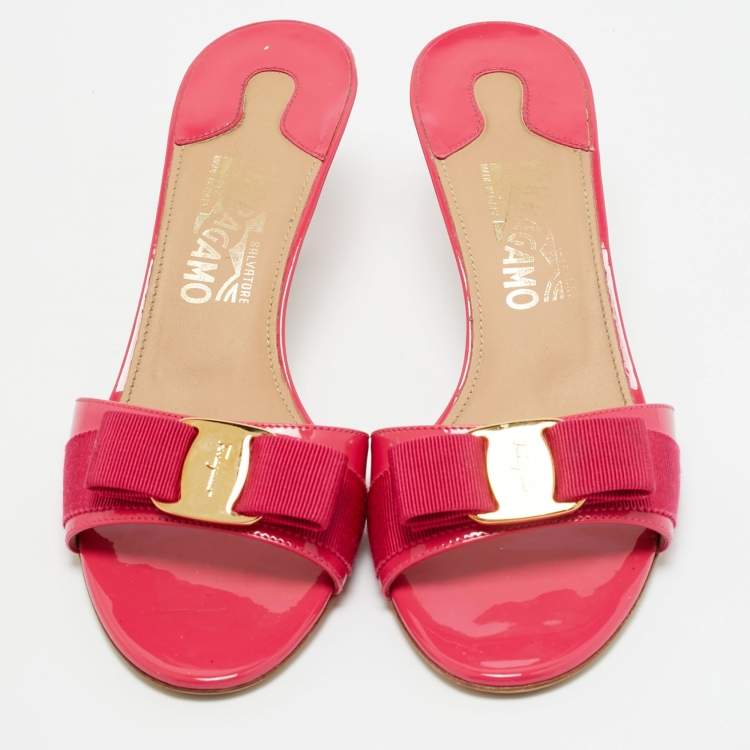 Pre Owned Salvatore Ferragamo Pink Patent Leather Vara Bow Slide Sandals Size 38.5