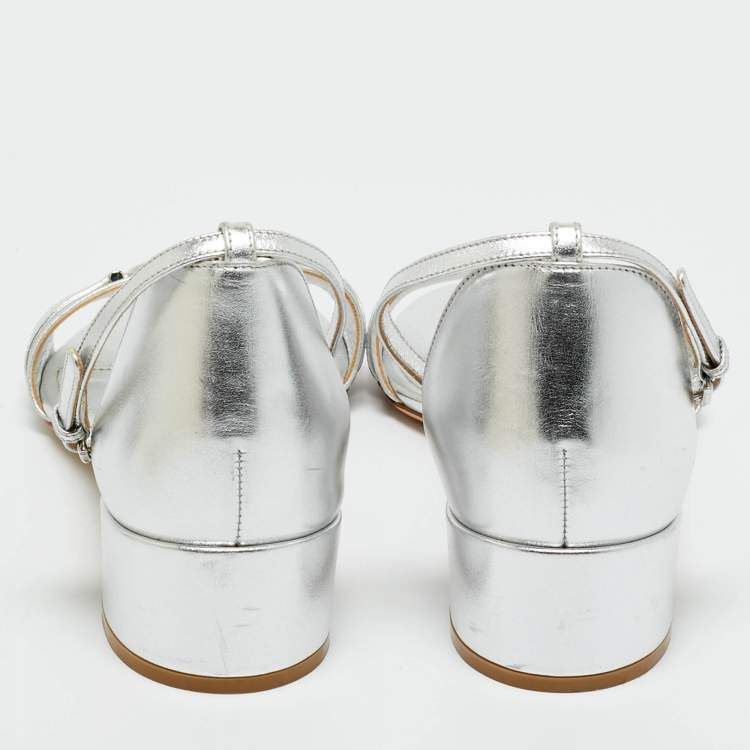 Pre Owned Salvatore Ferragamo Silver Leather Gancini Ankle Strap Sandals Size 40.5