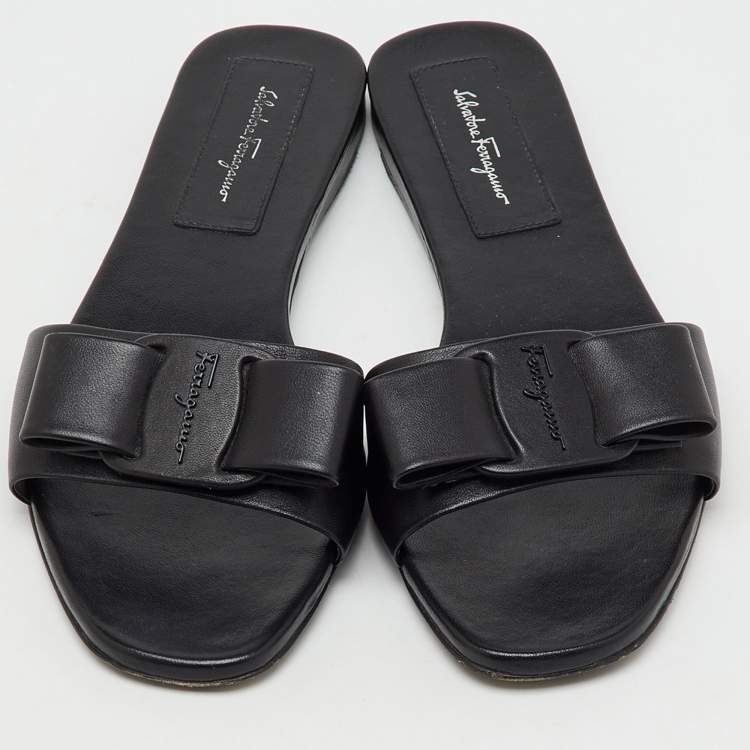 Pre Owned Salvatore Ferragamo Black Leather Vicky Flat Slide Sandals Size 39