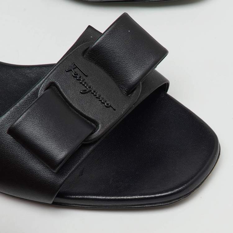 Pre Owned Salvatore Ferragamo Black Leather Vicky Flat Slide Sandals Size 39
