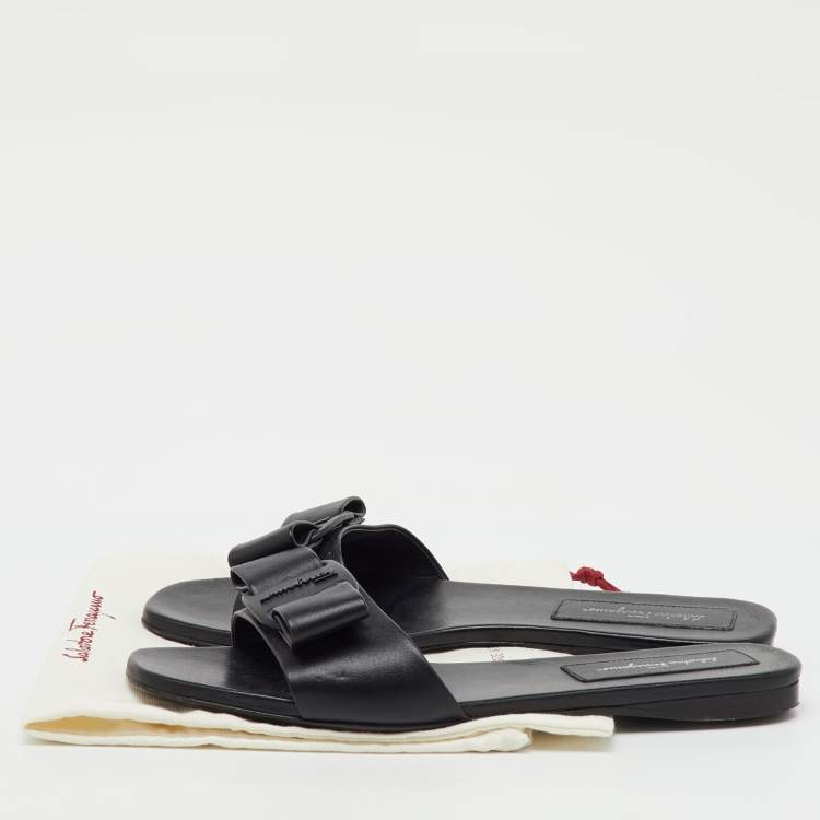 Pre Owned Salvatore Ferragamo Black Leather Vicky Flat Slide Sandals Size 39