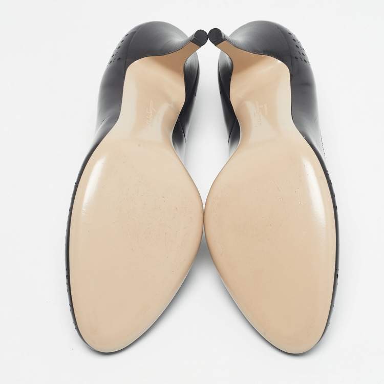 Pre Owned Salvatore Ferragamo Black Perforated Leather Round Toe Pumps Size 38.5