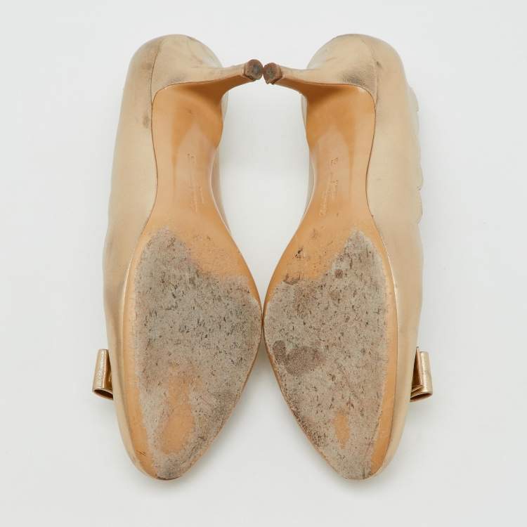 Pre Owned Salvatore Ferragamo Metallic Gold Leather Carla Vara Bow Pumps Size 40