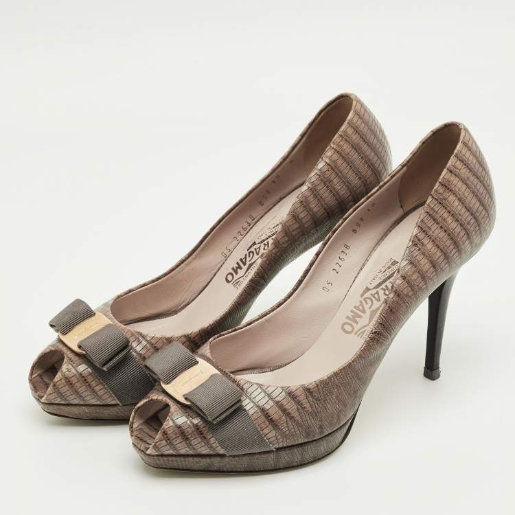 Pre Owned Salvatore Ferragamo Brown Karung Leather Vara Bow Peep Toe Pumps Size 40.5