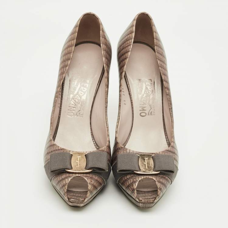 Pre Owned Salvatore Ferragamo Brown Karung Leather Vara Bow Peep Toe Pumps Size 40.5