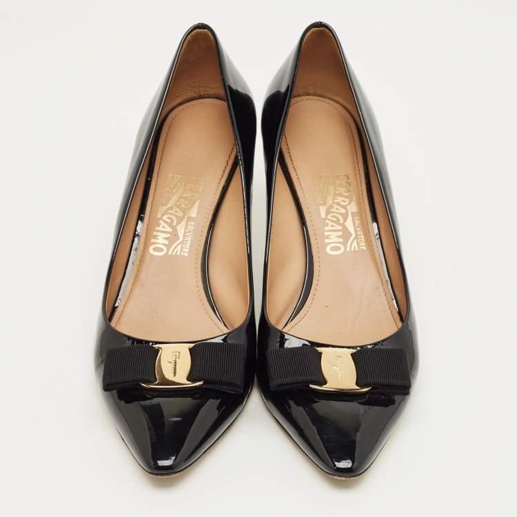 Pre Owned Salvatore Ferragamo Black Patent Leather Vara Bow Pumps Size 40