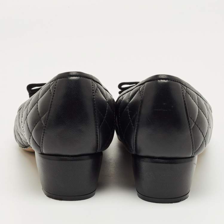 Pre Owned Salvatore Ferragamo Black Quilted Leather Vara Bow Block Heel Pumps Size 39.5