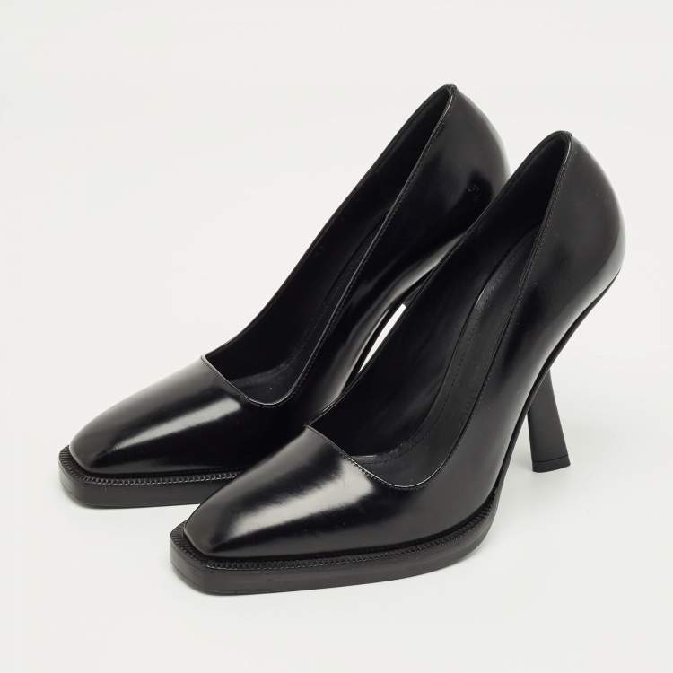 Pre Owned Salvatore Ferragamo Black Leather Anser Pumps Size 37