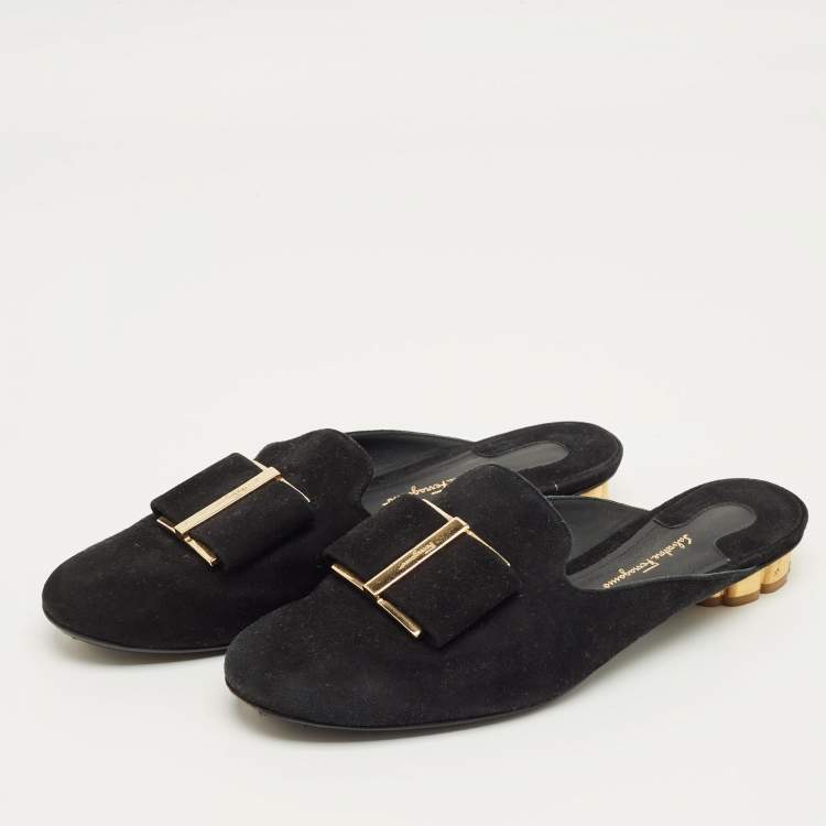 مملوكة مسبقًا Salvatore Ferragamo Black Suede Vara Bow Mules Size 38