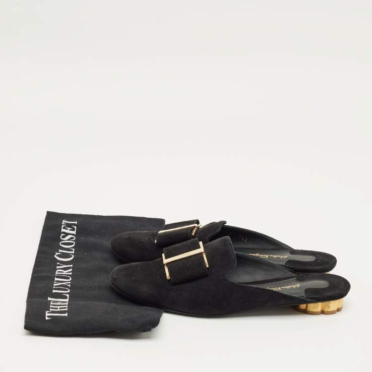 مملوكة مسبقًا Salvatore Ferragamo Black Suede Vara Bow Mules Size 38